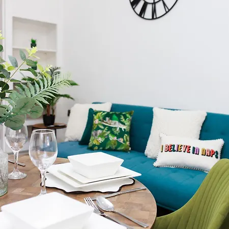 Lohia Nights * 미들즈브러